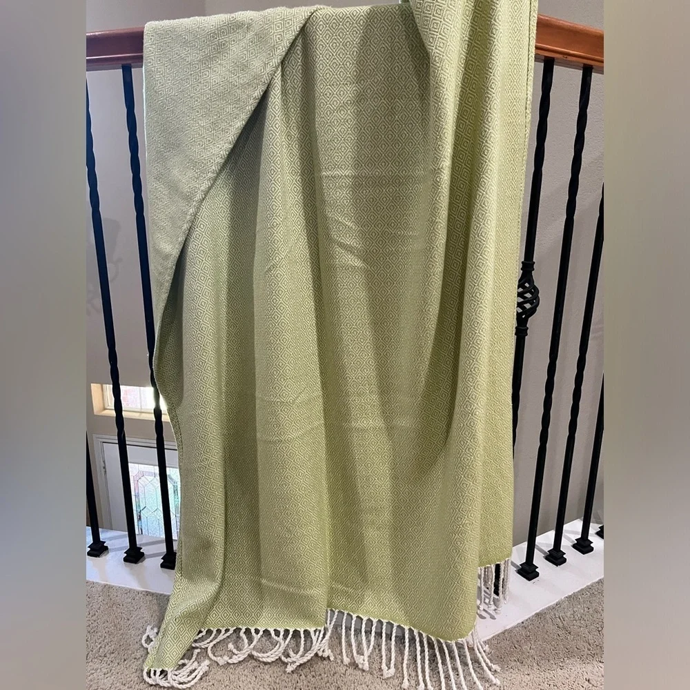 TOMMY BAHAMA RELAX Green DIAMOND Patterned Throw Blanket with Fringe, 65”X 46”